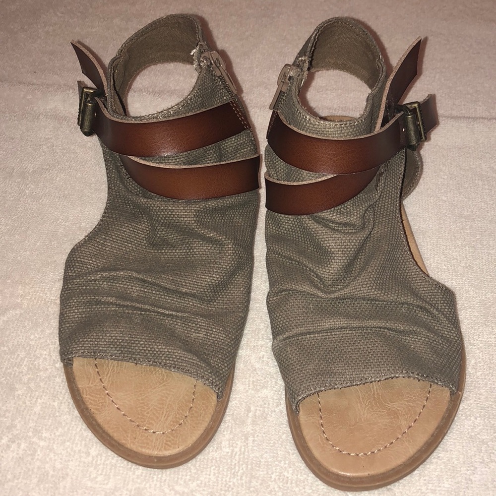 NWOT Blowfish badey flat sandal - Picture 2 of 4